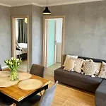 Przytulna Close To The Airport And Pkm Apartamento *