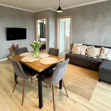 Apartment Przytulna Close To The Airport And Pkm